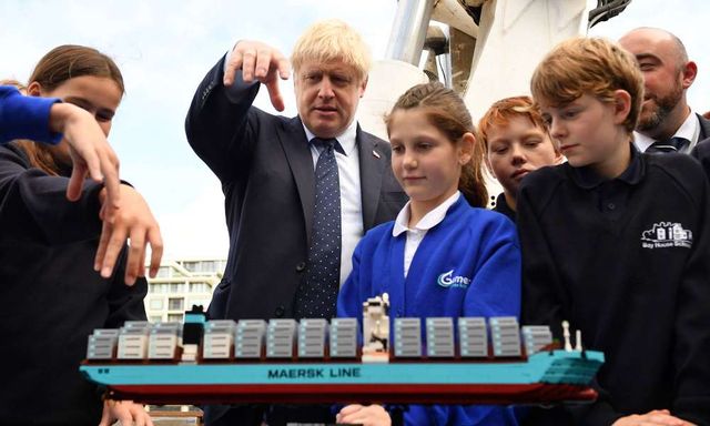 Hazudott a királynőnek Boris Johnson?