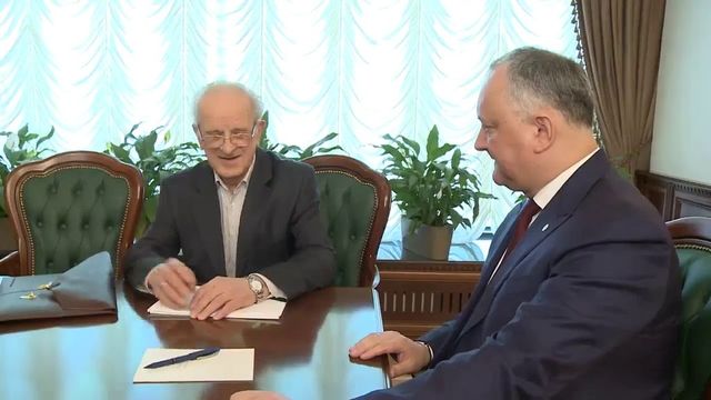 Игорь Додон провел встречу со старейшим депутатом парламента