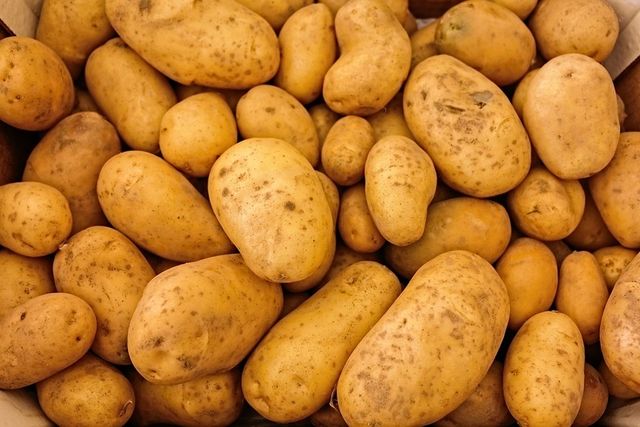 Cum explică specialiștii scumpirea cartofilor: Sămânța a fost scumpă și adusă din import