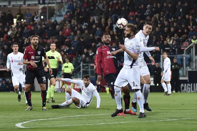 Fiorentina, che schiaffo Il Cagliari vince 2-1