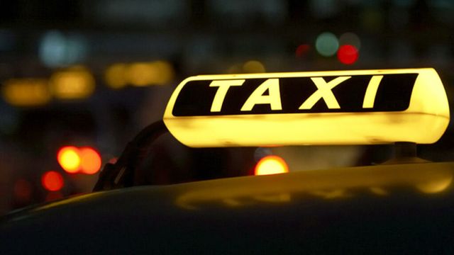 Taximetrist tăiat cu cuțitul de clienți, noaptea trecută la Grătiești