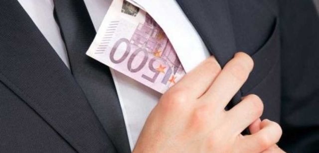 Un absolvent al Institutului Național de Justiție a pretins 30 mii euro de la un bărbat pentru a soluționa un dosar de viol