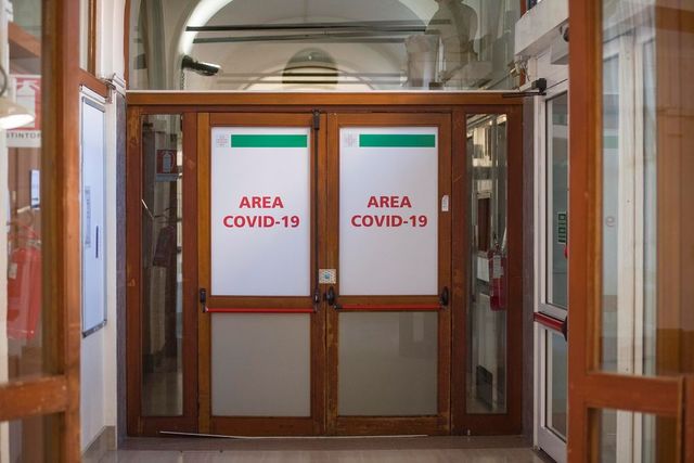 Covid Italia, su i contagi: 21.309 casi, +44% in 7 giorni