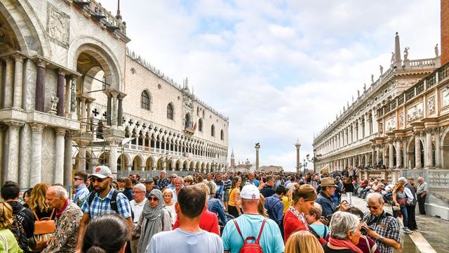 Overtourism, Rimini, Venezia e Bolzano in vetta alle più mete esposte
