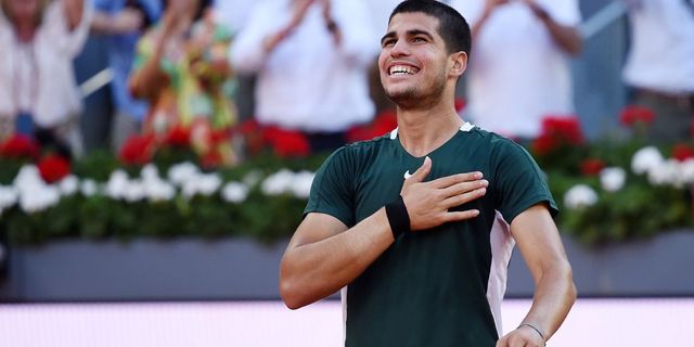 Tennis: Alcaraz batte anche Djokovic e vola in finale a Madrid