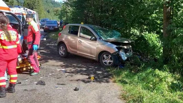 Un bărbat care circula regulamentar cu mașina a murit după ce un altul l-a izbit violent, lângă Bușteni