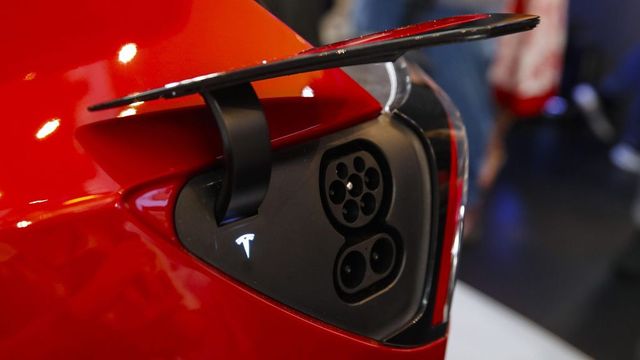 Árat csökkentett a Tesla Kínában