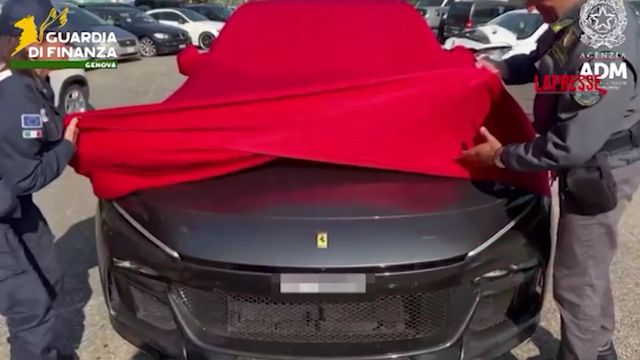 Sequestrata Ferrari da 700 mila euro in porto a Genova