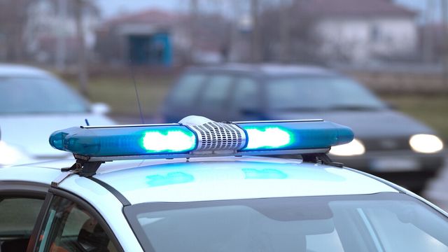 Катастрофа с полицейска кола в Пирдоп, движението е ограничено