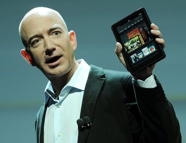 Amazon: Bezos paperone, vale 171,6 mld