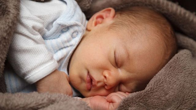Ce sancțiune a primit asistenta de la maternitatea din Ploiești care a încurcat doi nou-născuți la externare