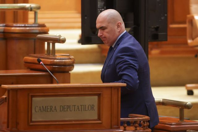 PSD îl cheamă pe Bolojan la raport în Parlament