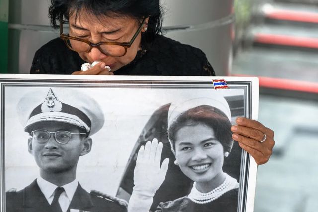 Regina Mamă a Thailandei, Sirikit, a murit la vârsta de 93 de ani
