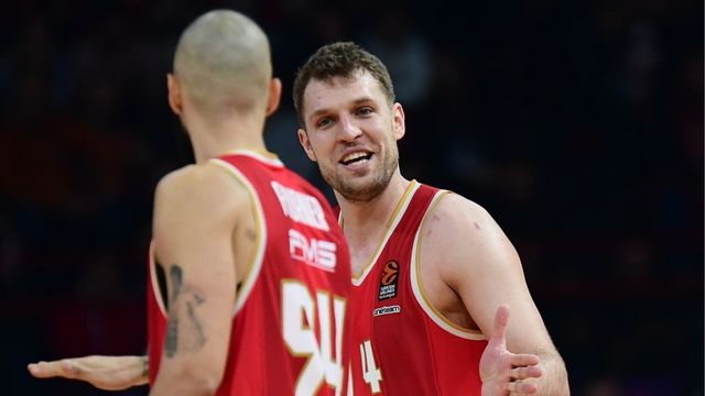 Олимпиакос и Везенков втори в Евролигата