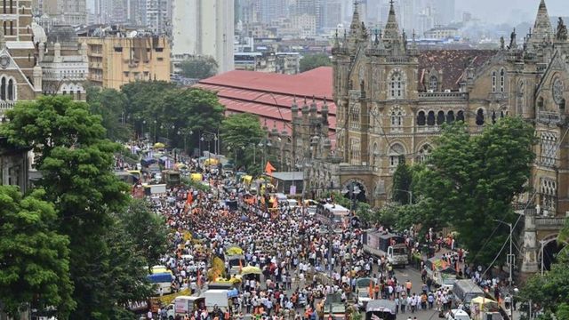 Fadnavis convenes meeting as Jarange-Patil intensifies quota agitation