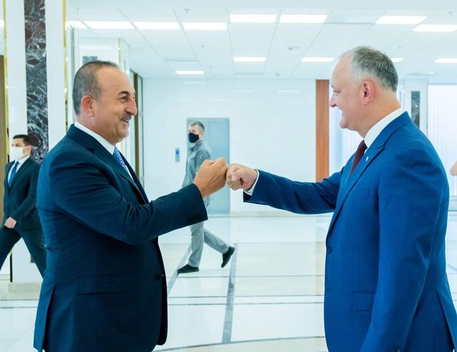 Игорь Додон провел встречу с министром иностранных дел Турции