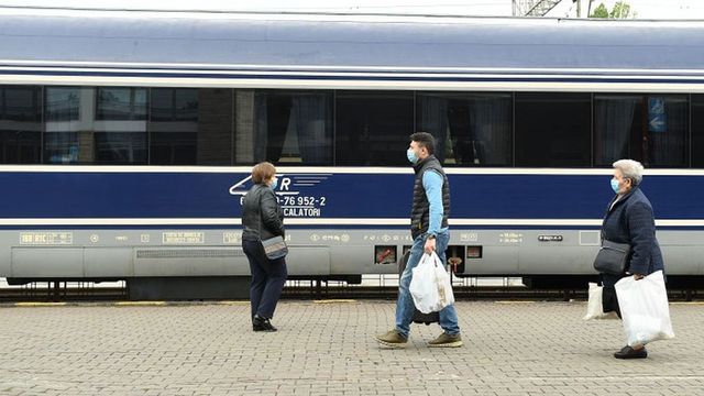 CFR Călători suspendă circulația a 11 trenuri