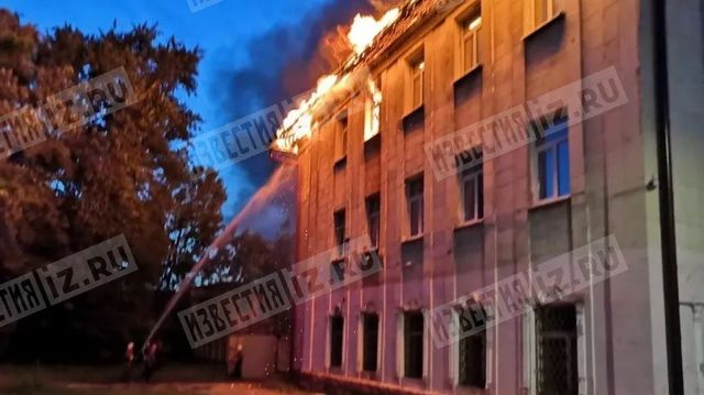 Дом культуры загорелся в Гусь-Хрустальном