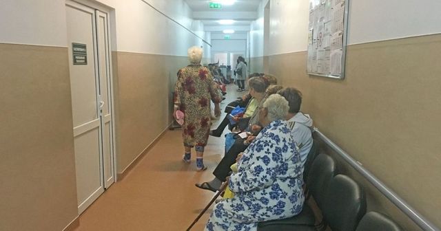 Situație revoltătoare în Iași! Un bătrân bolnav de epilepsie a fost plimbat 36 de ore în spitale