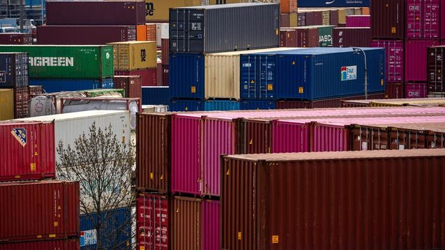 Istat ritocca l'inflazione di aprile, stabile all'1,9%