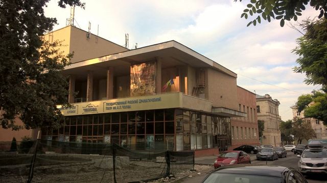 Directorul Teatrului “Anton Cehov”, Constantin Haret, a fost suspendat din funcție