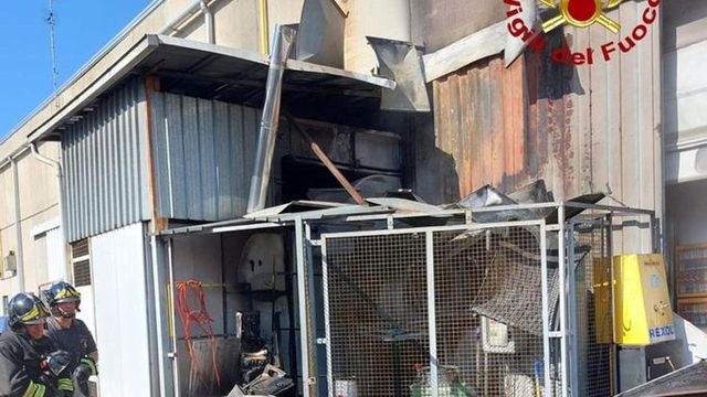 Modena, esplosione in una carrozzeria: morto in ospedale uno dei due feriti gravi