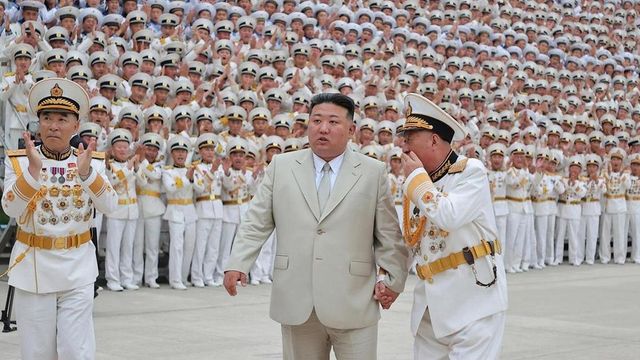 Kim presenta il primo sottomarino nucleare tattico