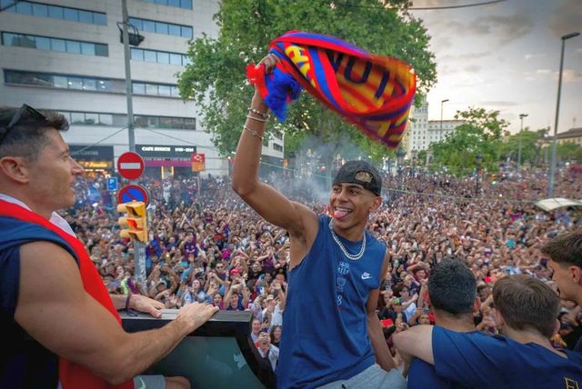 Lamine Yamal a semnat prelungirea contractului cu Barcelona!