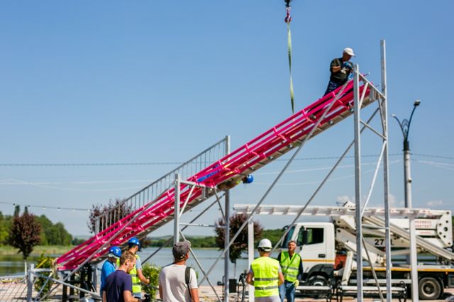 La OrheiLand a început montarea roller-coasterului care va fi inaugurat la 1 iunie