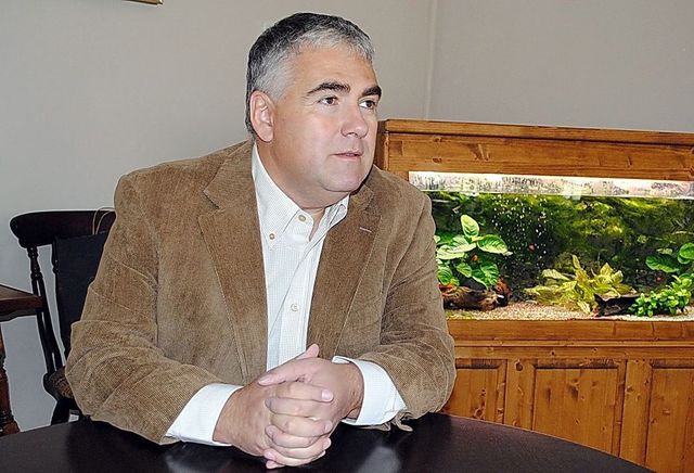 Un fost deputat și prefect de Neamț a murit subit în timp ce tăia lemne