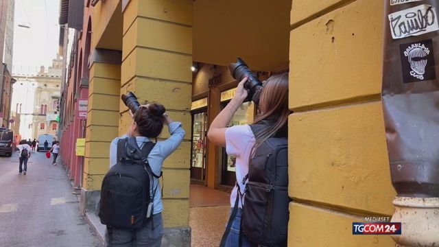 Bologna, la torre Garisenda è a rischio crollo: strade chiuse in centro