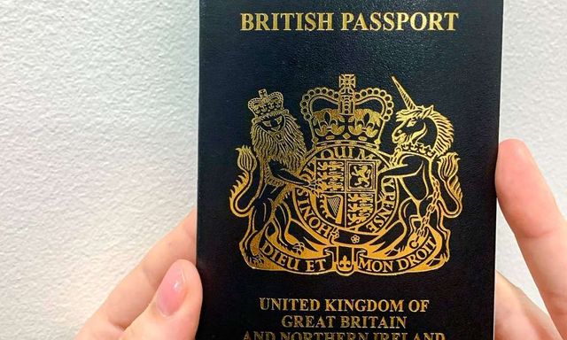 Márciustól újra kék lesz a brit útlevél