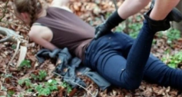 Tanara, violata dupa ce a sunat la 112 sa ceara ajutor pentru ca era urmarita de trei barbati