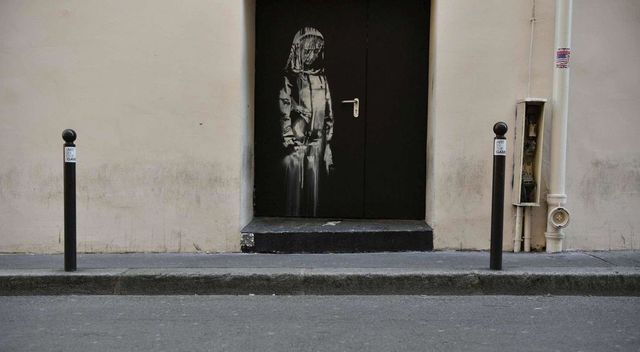 Bataclan, ritrovata in Abruzzo la porta del Bataclan con l'opera di Banksy rubata nel 2019