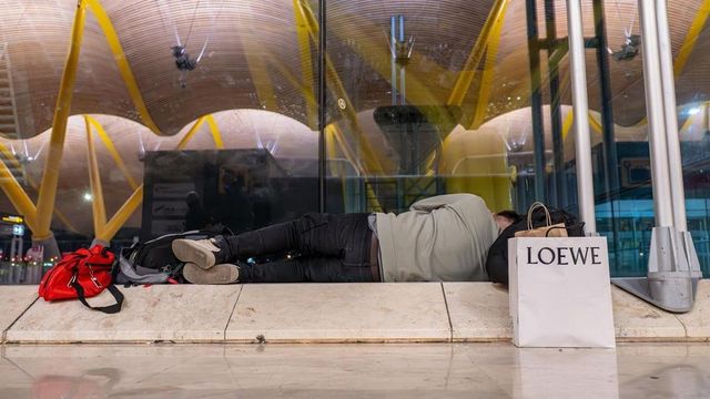 La situación de los sintecho de Barajas llega al Defensor del Pueblo