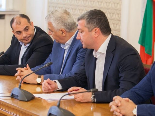 Патриотите не се отзоваха на среща с БСП за субсидиите