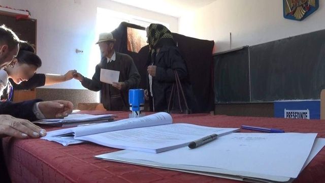 Un bărbat din Pitești a descoperit numele fiului său, mort de ani de zile, pe lista de votare