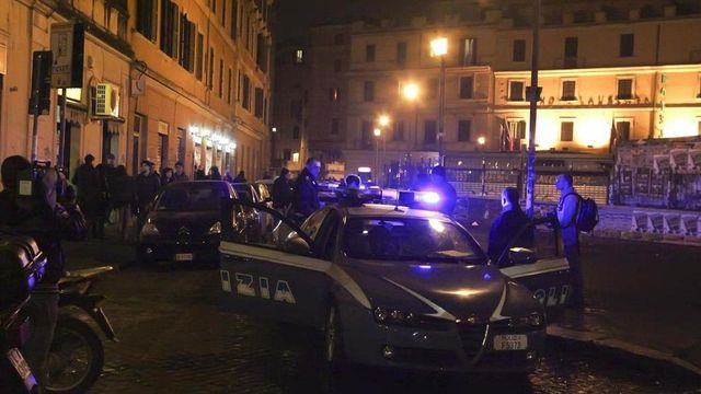 Roma, accoltella tre ragazzi nel quartiere San Lorenzo