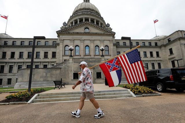 Mississippi Lawmakers Vote to Remove Confederate Emblem From Flag