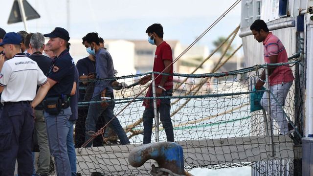 Al menos 20 migrantes muertos y 27 desaparecidos en un naufragio frente a las costas de Lampedusa