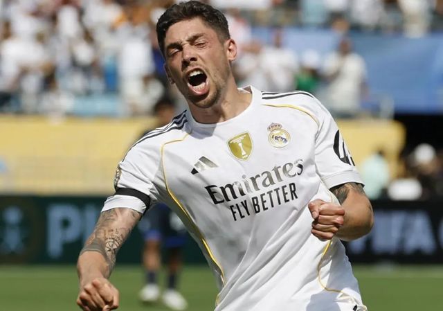 Las cien horas de vuelo del Halcón que exponen la sobreexplotación del fútbol