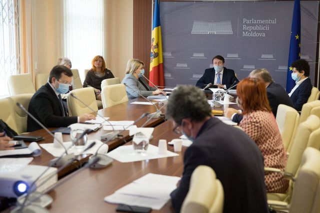Subiectul concesionării Aeroportului Internațional Chișinău – audiat de Comisia de control al finanțelor publice