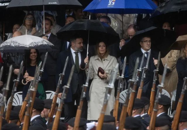 Santiago Abascal planta al Rey en el desfile del 12 de octubre: no acudirá a la Tribuna de Autoridades
