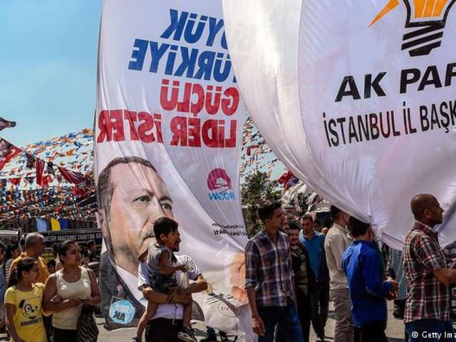 Doi morți în urma unei dispute în fața unui birou de vot, în Turcia