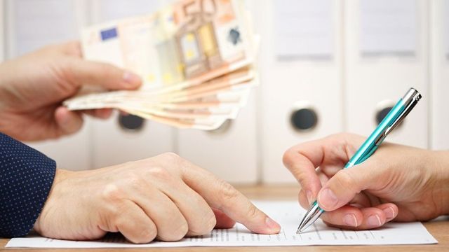 Șef Serviciu Direcția de Impozite și Taxe Locale Sector 6, prins în flagrant luând mită pentru documente | Anunțul DNA