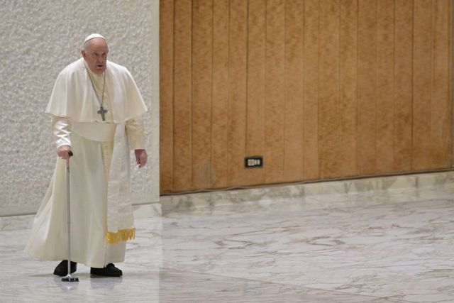 Il Papa è ancora influenzato, udienze sospese