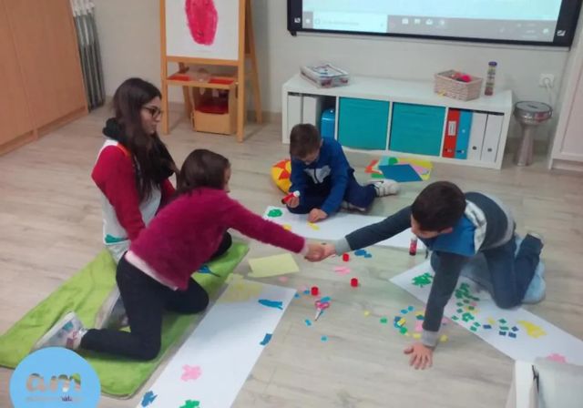 El Gobierno pone 42 millones para que los niños que precisan atención temprana la reciban en 45 días