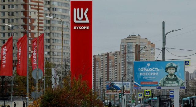 Lukoil venderà le sue attività all'estero dopo sanzioni