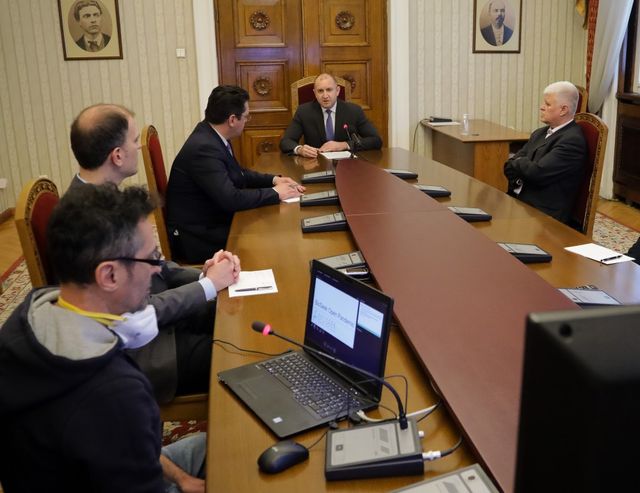 Ограничаването на коронавируса изисква информация в реално време