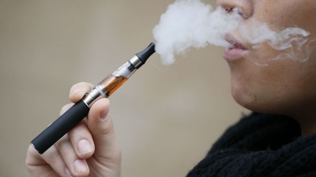 Comisia Europeană vrea interzicerea țigărilor cu filtru, ca parte a unor noi măsuri de descurajare a fumatului